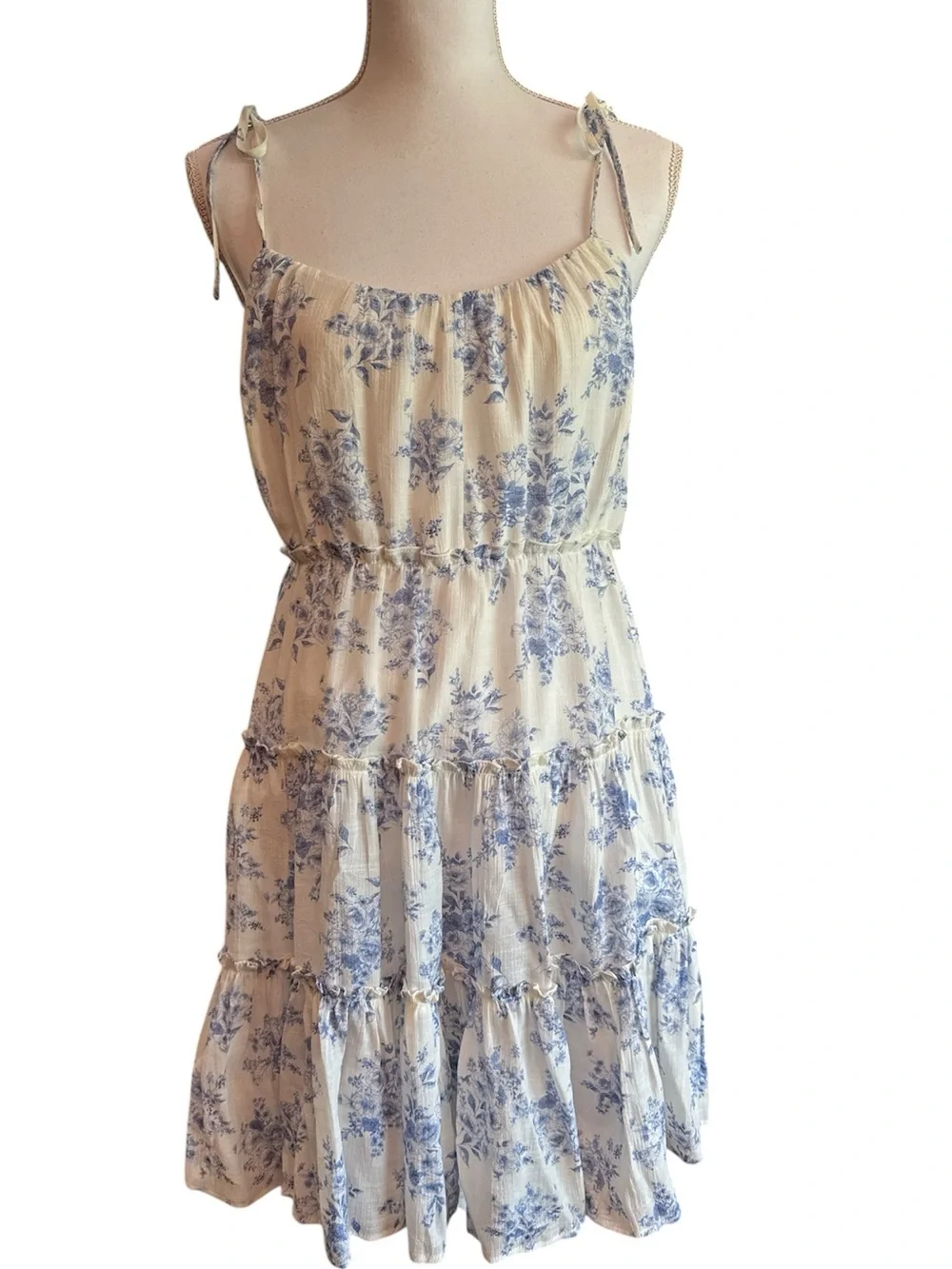BLU PEPPER Cream and Blue Floral Tiered Dress sz L